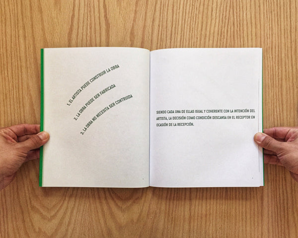 Cubierto por nubes/ Covered by clouds. Lawrence Weiner