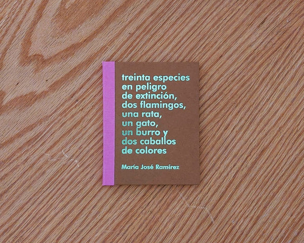 Treinta especies en peligro de extinción, dos flamingos, una rata, un gato, un burro y dos caballos de colores